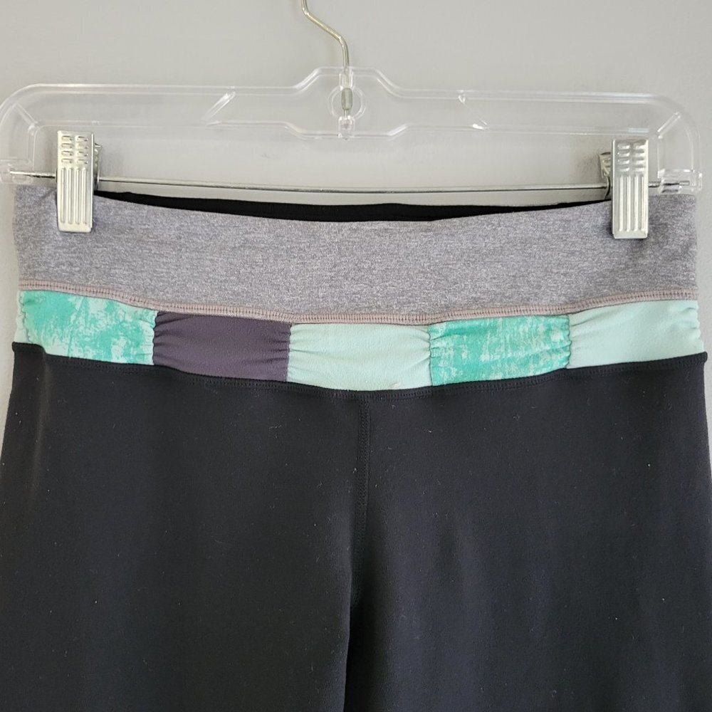 Lululemon Reversable Cropped Work out Leggings Size 4 - Picture 2 of 10